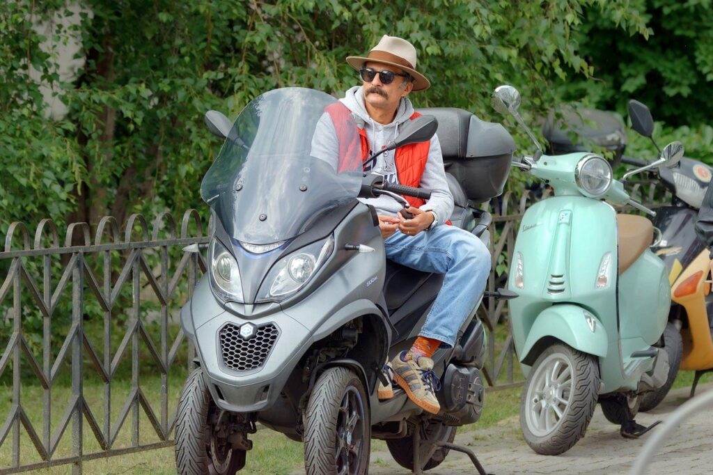Met een autorijbewijs rijden op een motor met 3 wielen: dit moet je weten